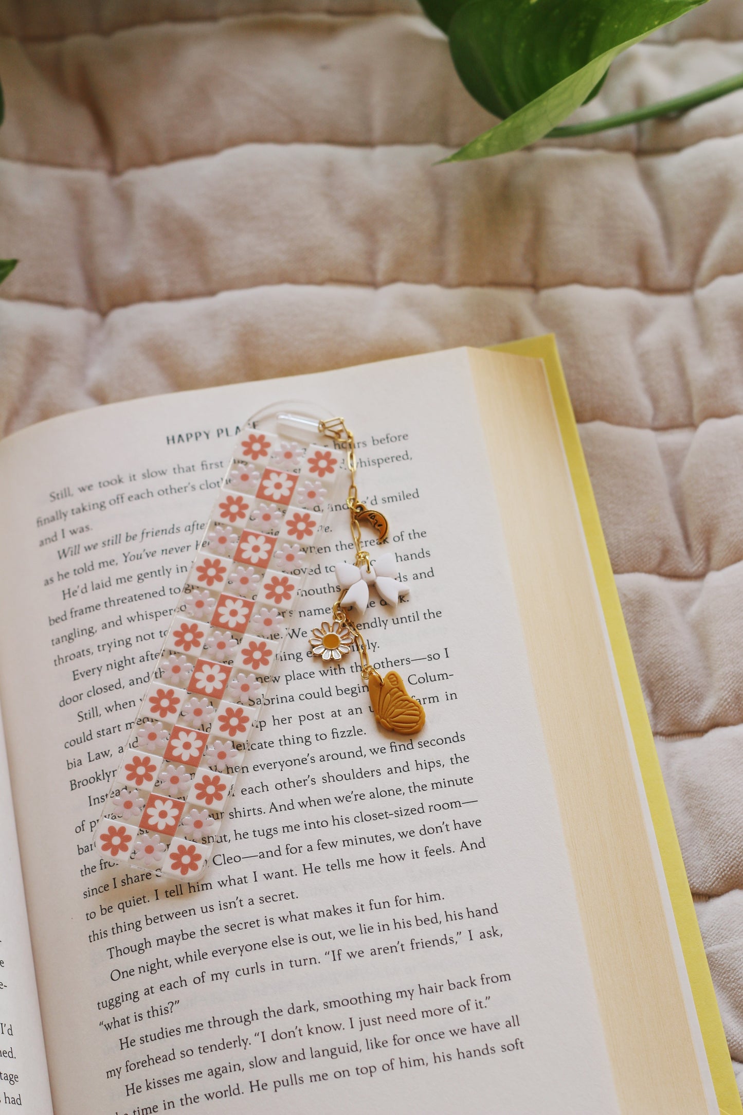 Orange Retro Daisy Bookmark
