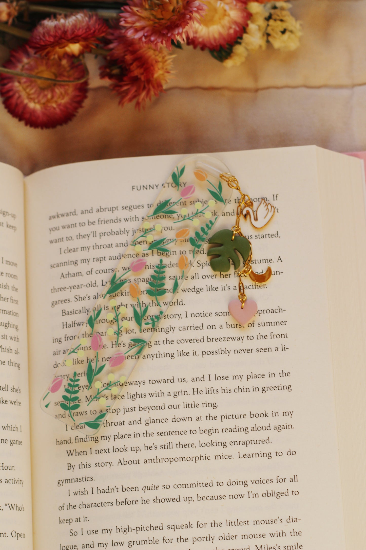 Acrylic bookmark with flowers and leaves and a chain with decorative charms
