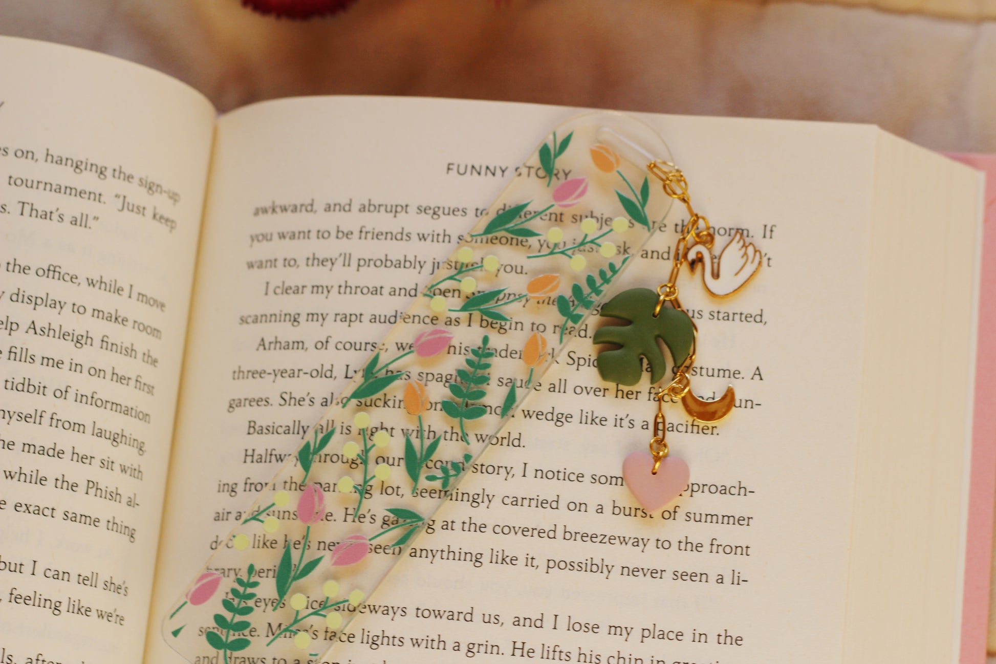 Acrylic bookmark with flowers and leaves and a chain with decorative charms